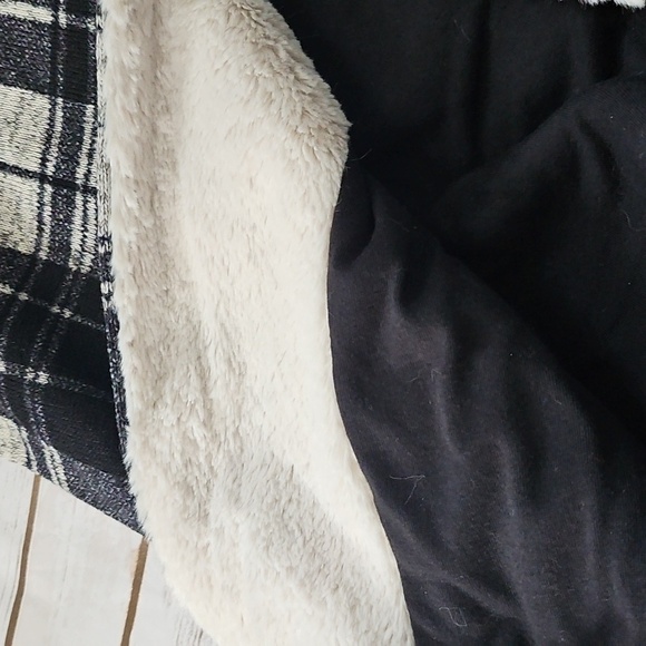 Steve Madden Black and Cream Plaid Women's Coat with Cream Faux Fur Collar NWOT - Picture 9 of 14